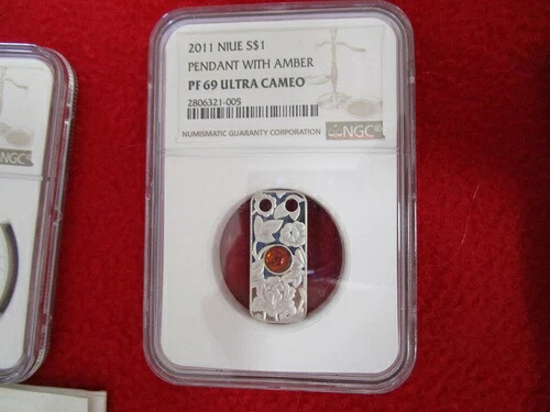 2011年 S$1 ニウエ マジックストーンペンダント（琥珀付き）NGC PF69 .999 銀貨地金