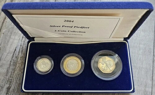 2004年英国ピエフォート銀貨3枚プルーフセット（オリジナルボックスとCOA付き）