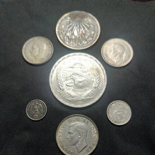 世界の銀貨7枚セット。バラエティ豊かです。