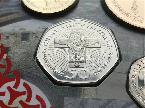 2001年 マン島 キリスト教 マン島聖十字架 50ペンス硬貨 ダイ AA BU