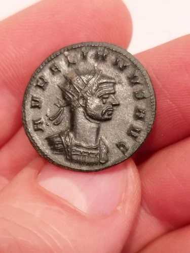 オーレリアン、西暦 270 ～ 275 年。 B.I.アントニニアヌス