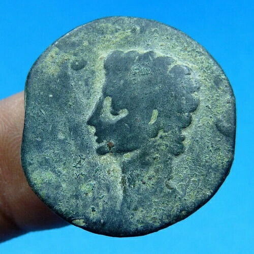 スペインのコロニア・パトリシアにある、ローマ帝国初代皇帝アウグストゥスの25mmの大きなコイン