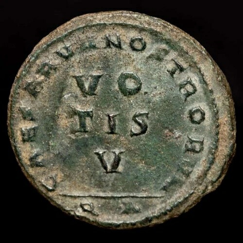 * Lucernae * licinius II follis CAESARVM NOSTRORVM。 VO/TIS/V // QA Arles 317-324-