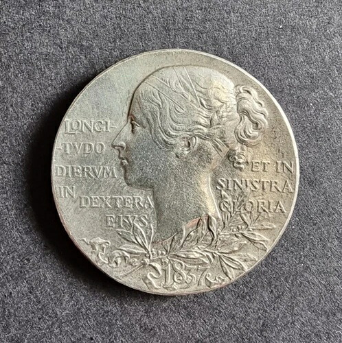 ヴィクトリア女王ダイヤモンドジュビリー銀メダル 1897 / 1837 - 小型 GB UK QV