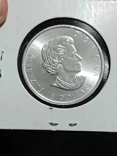2016年カナダ女王エリザベス8ドル硬貨、1.5オンス銀貨！白いハヤブサも登場！