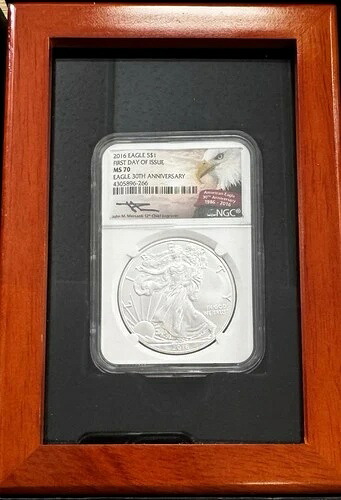 2016年アメリカンシルバーイーグル FDOI NGC MS70 ジョン・マーカンティ サイン入り＆木製ディスプレイ