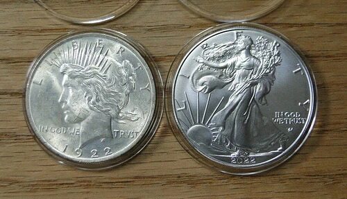 美しいアメリカのコイン2枚 - 1922年シルバーピースドルと2022年シルバーイージ 40,755円