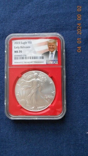 2023年シルバーイーグルS$1早期リリースNGC MS70タイプ2レッドフラッグラベルトランプの写真