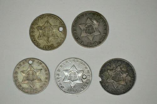 1851～1853年製、3セント銀貨5枚セット。傷や穴あり。状態良好。