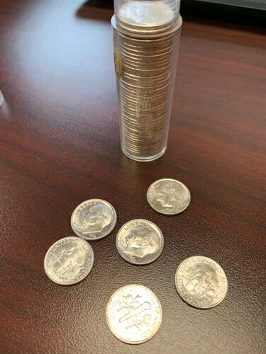 100枚の10セント硬貨、90%銀貨 1964年以前の日付とミントのミックス $10.00 袋入り額面