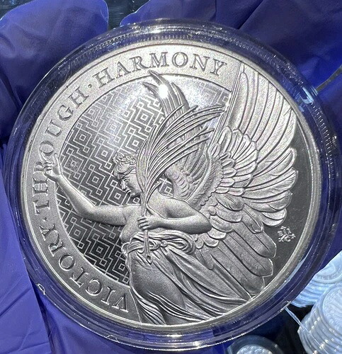 2022年 -5トロイオンス .999 純銀貨 セントヘレナ ハーモニーによる勝利 カプセル｜WORLD RESOURCE【QUEEN店】