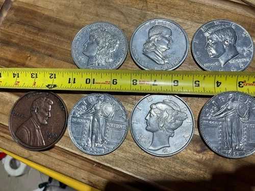 ヴィンテージの大型モルガン・ダラー、マーキュリー・ダイム、ペニー、その他の金属貨幣（26690）