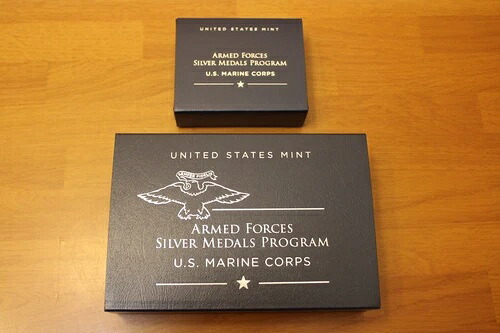 2.5オンスと1.0オンスの銀メダル - 米国海兵隊軍事部門
