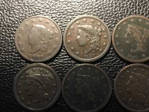 1820年から1847年までの6種類の異なる日付の大型セント硬貨（1820年の小型日付を含む）