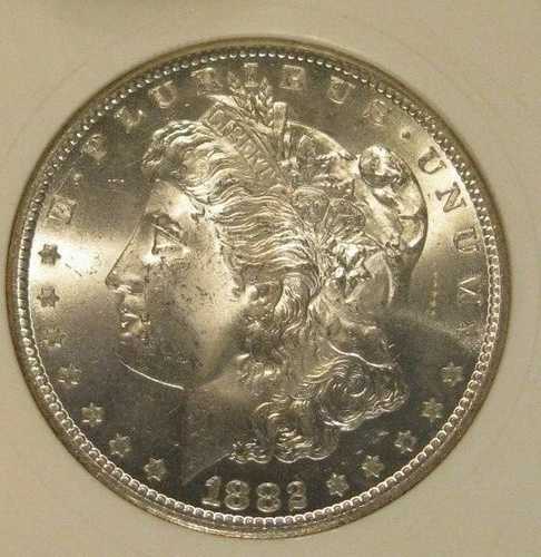 1882年 CC モルガン銀貨 - BU、フロスティ、ゴールド周辺部トーニング 4189