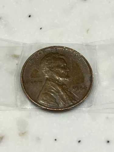 1944 D ウィート ペニー、エラー。Liberty の文字 (L) が縁に非常に近い。