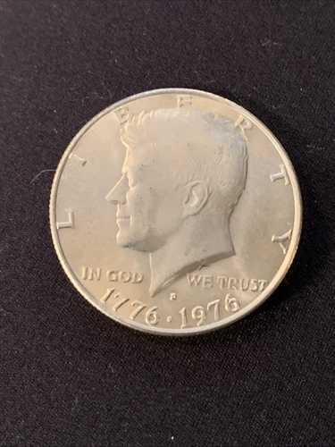 1776-1976年 ケネディ200周年記念ハーフドル硬貨。写真のコインをお受け取りください。