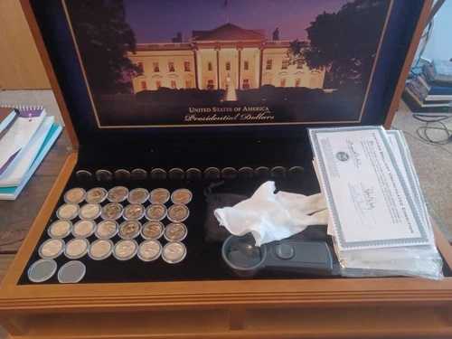 493枚の未流通金メッキ大統領ドル（金庫付き）