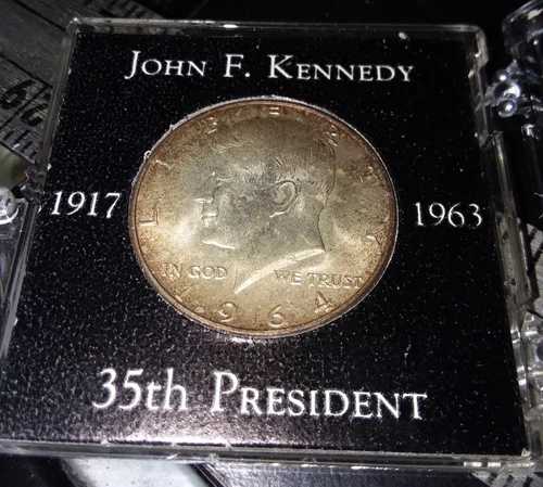 ヴィンテージ J.F.K. JFK ジョン・F・ケネディ 1964-D ハーフダラー レインボートーニング ケース入り