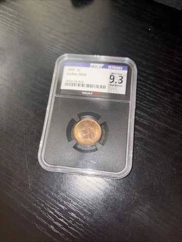 1907年 1セント インディアンヘッド セント - NGC MS 9.3 RB、ラベル VaultBox FunBox