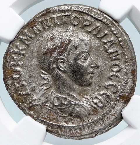 ゴルディアヌス3世 真正古代ローマ銀貨 238年 鷲と花輪 NGC i89476