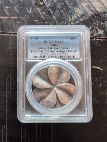2018 年 Palu Silver Fortune Clover PCGS MS 69 アンティーク仕上げ、初日。｜WORLD RESOURCE【QUEEN店】