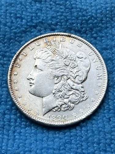 1890年モルガン銀貨 - 軽いリムトーニング - 135年前のアメリカの貨幣遺物