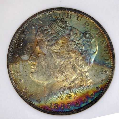1885-O モルガン・ダラー MS62 NGC ネオンレインボー表面、明るい白裏面