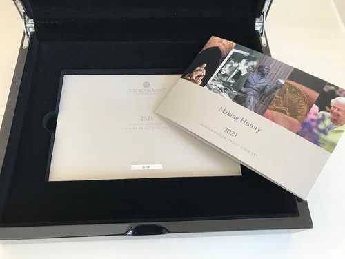 2021年 シルバープルーフ ロイヤルミントセットボックス 冊子と証明書のみ。コインは付属しません。