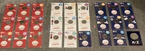完全なメダリオン付き、密封されたa-z 10ペンスアルファベットコインの完全なセット、2018年、BUNC