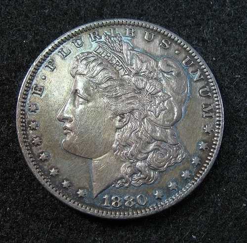 1880年 - モーガン銀貨 - AU / UNC - トーン加工済み - クリーニング済み