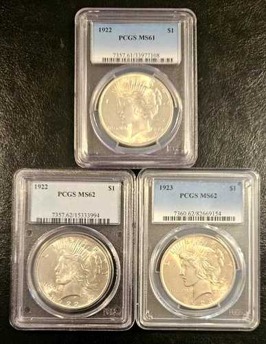 素晴らしい1922年ピースシルバードル3枚セット、スラブPCGS MS 62フロスティミラーライク