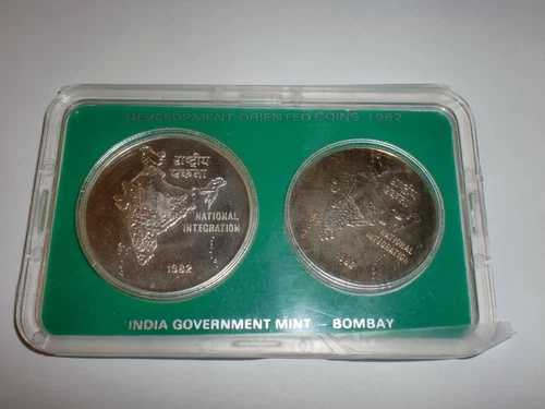 インド - 2枚の発展志向コインセット - 1982年 -「国家統合」 - 100ルピーと10ルピー