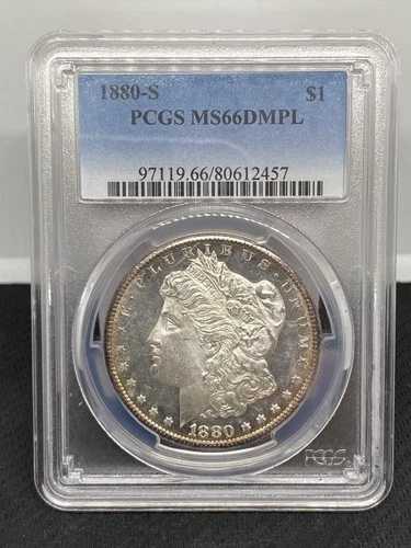 1880年代のモーガン・シルバードル。PCGS MS66 DMPL。縁は全体に色あせしています。