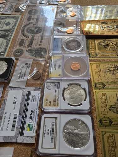 LOT 連邦準備銀行券とコインのミックス。