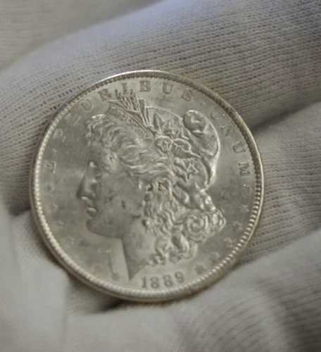 1889 年米国モルガン銀貨 $1 良好 AU。