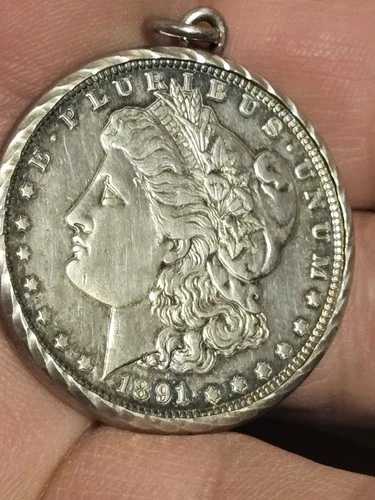 1891年モルガン銀貨、チェーン付きエッチングシルバーホルダーにマウント