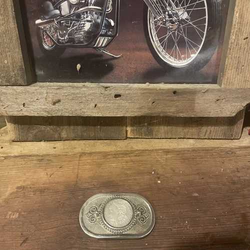 非常に美しい1921年製モルガン銀貨、ベルトバックル付き、花柄ゴールドトーン、アンティークVGX