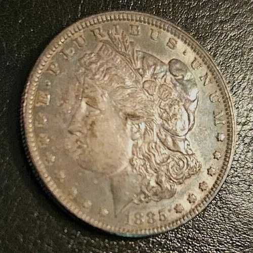 1885 年モルガン銀貨、ユニークなターコイズの虹色調、高品質!