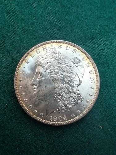 1904-O モーガン シルバードル 1ドル ミントステート。フロスティホワイト、ゴールドエッジトーニング