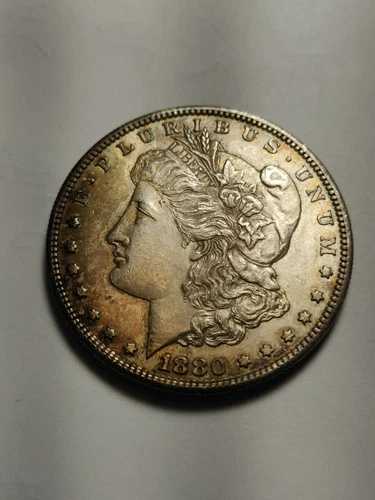 1880-S モルガン・ダラー - 美しい色合い、虹色の色合い。特徴的な部分には美しいレリーフが施されています。