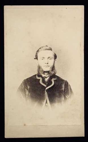 ヴィンテージCDV名刺 ヴィクトリア朝時代の写真 - もみあげのある紳士の肖像|WORLD RESOURCE【QUEEN店】