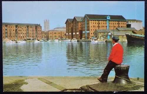 VTG ポストカード-A Man Sitting at the Docks in Gloucester England-ボート/Bldg's-|WORLD RESOURCE【QUEEN店】