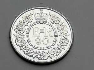 2016年 エリザベス女王90歳誕生日記念 5ポンド硬貨（英国王立造幣局発行、未使用品）｜WORLD RESOURCE【QUEEN店】
