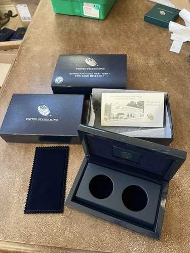 2013年米国造幣局発行 アメリカンイーグル銀貨（ウェストポイント）2枚セット（箱・鑑定書付き）（コインは付属しません）｜WORLD RESOURCE【QUEEN店】