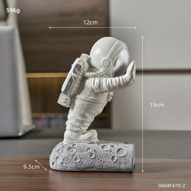 オブジェ 【シルバー】宇宙飛行士像室内装飾本棚デスクアクセサリーリビングルームデコレーションモデルレジンギフト 【Silver】Astronaut Statue Home Decoration Figurines for Interior Decorative Bookshelf Desk Accessories Living Room Decor Model Resin Gift