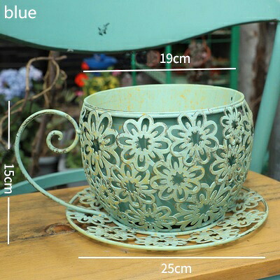 ガーデニング 【青】青白中空花アイアンプランターメタルコーヒーカップ型テーブル植木鉢ハンドル付き農家カントリーガーデン装飾花瓶 【blue】Blue White Hollow Flowers Iron Planters Metal Coffee Cup Shape Table Plant Pot With Handle Farmhouse Country Garden Decor|Vivito通販 -輸入雑貨と生活用品-