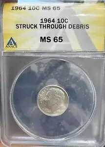 1964年製ダイムズ・ルーズベルトANACS MS-65が残骸に衝突