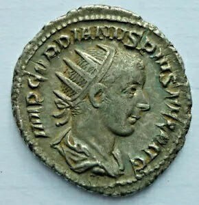 コイン、ローマ・アントニニアヌス 240-243、ゴルディアヌス 3 世、銀 (Art.4248)