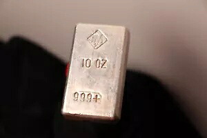 10オンスのジョンソン・マッセイ「レア・スクエア・フィニッシュ、リバース・スタンピング」注がれたシルバーバー！｜WORLD RESOURCE【KING店】